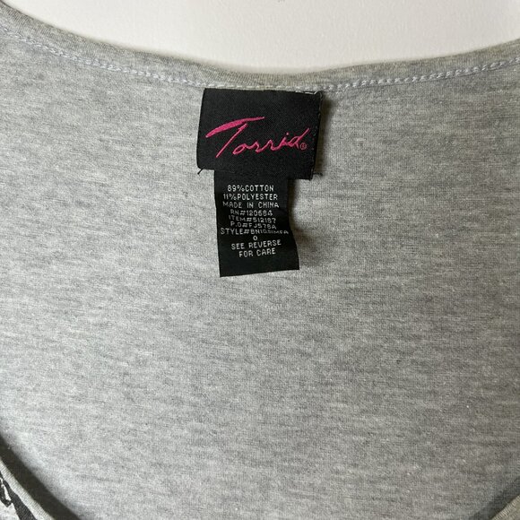 Torrid Plus Size Feather Print Fringe detail Grey Shirt Size Large/12 - Picture 7 of 8